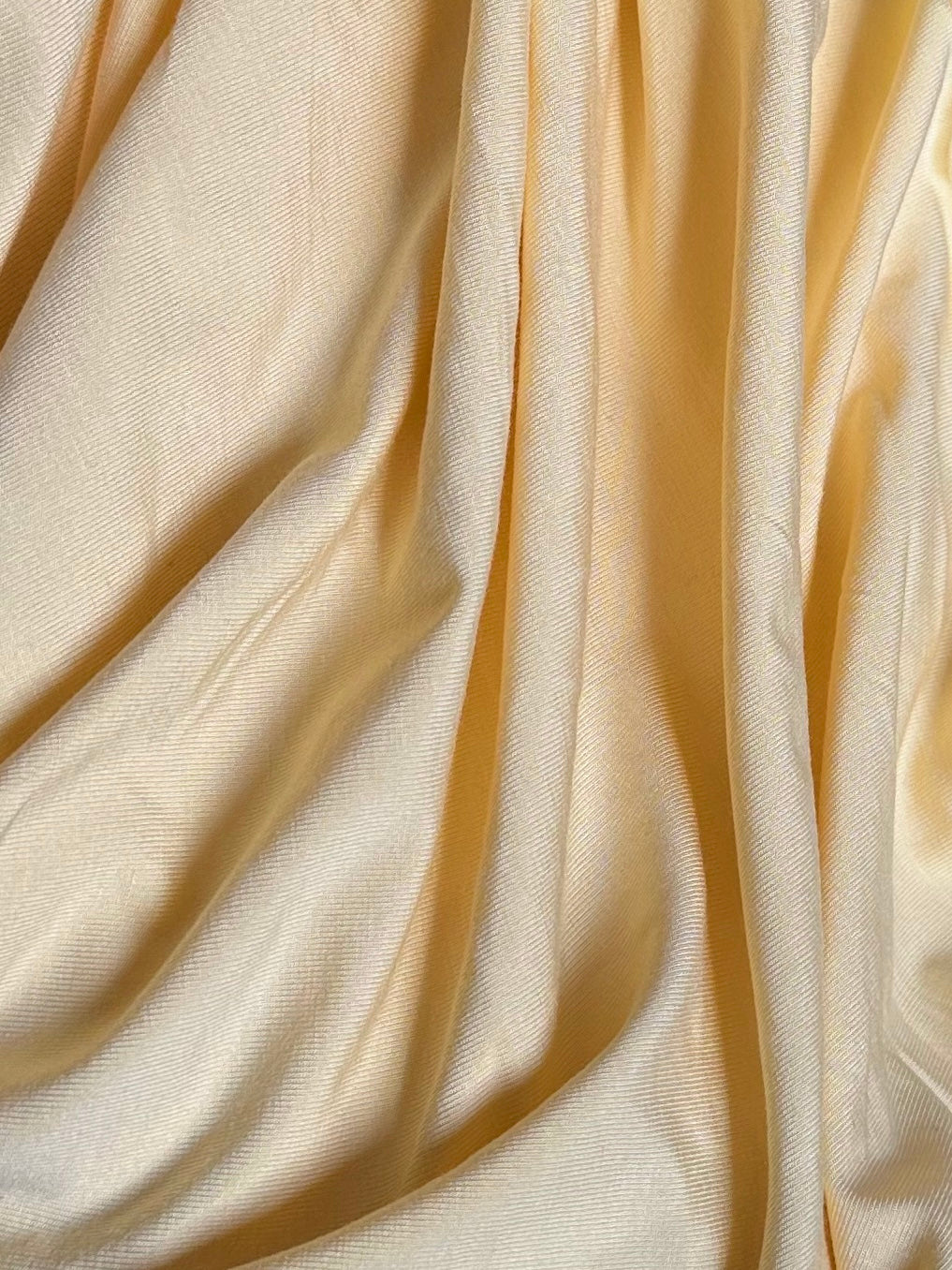 Body Pillow Hoes – Butter Yellow image 1